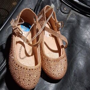 Link Gold Dress Shoes with Classic Design